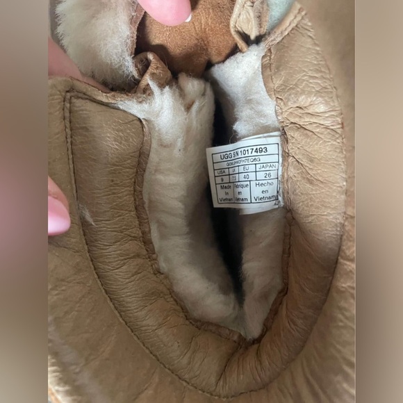 Ugg Viki Water-Resistant Mixed Leather Boots-Size 9 - Picture 5 of 10